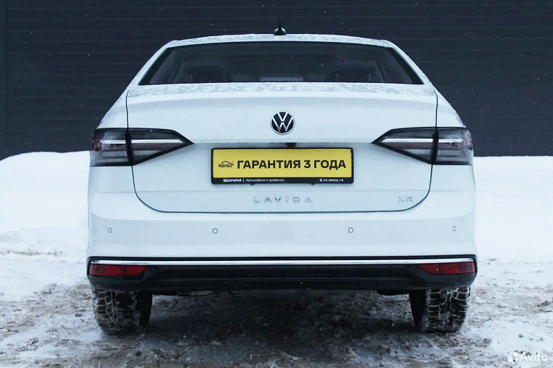 Volkswagen Jetta'nın analogunun Rusya'daki fiyatı neredeyse 400 bin ruble düştü.  Doğal emişli 113 beygir gücünde bir motora ve 6 ileri otomatik şanzımana sahip Volkswagen Lavida, Rusya'da ortaya çıktı.