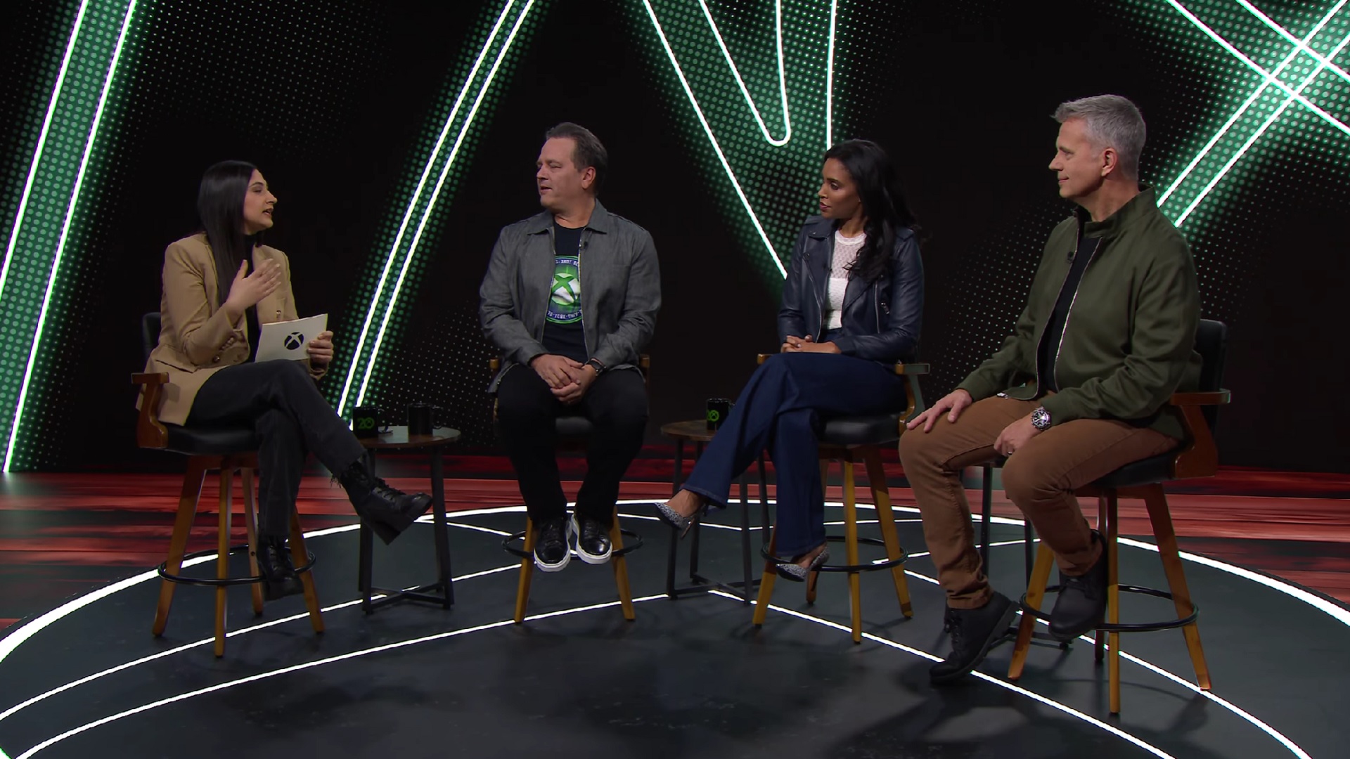 Tina Amini, Phil Spencer, Sarah Bond ve Matt Booty Resmi Xbox Podcast'inde