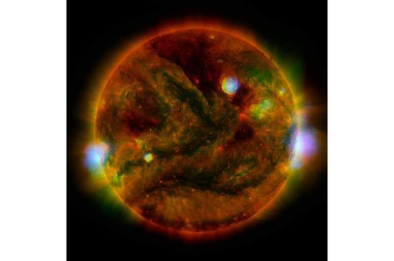 Güneş, 4,6 milyar yıl önce yoğun bir gaz bulutunun çökmesiyle doğmuştur.