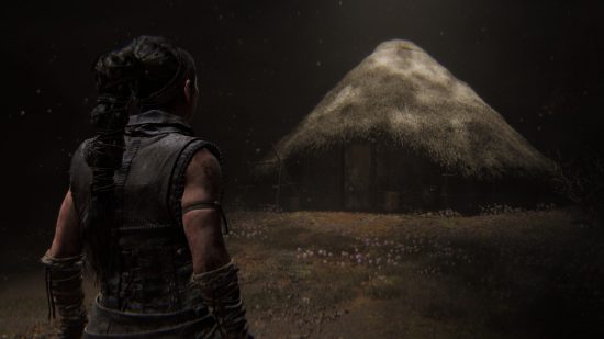 Senua, Hellblade 2'de geleneksel Pict tarzında inşa edilmiş bir kulübe olan çocukluk evine yaklaşıyor.