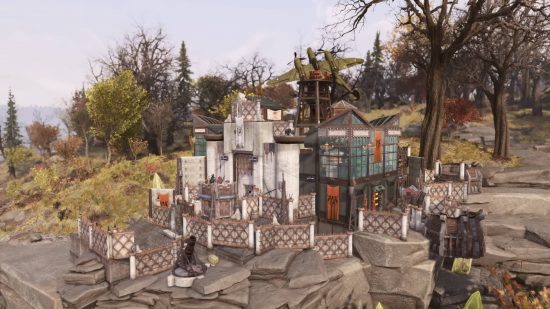 Fallout rehberi: Eski bir Vault 76 sakini tarafından Fallout 76'da inşa edilen bir kamp.
