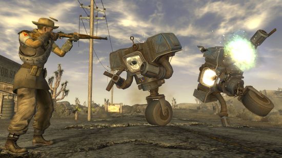 Fallout rehberi: Bir oyuncu Fallout New Vegas'ta iki polis droidine ateş ediyor.
