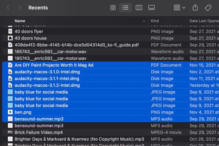 Mac'te birden fazla dosyanın seçili olduğu ekran.
