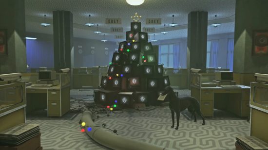 Karma: The Dark World ön izlemesi: Orwell tarzı korku oyunundaki pek çok ofis alanından biri; ortasında Noel ağacı şeklinde bir CRT televizyon kulesi var.