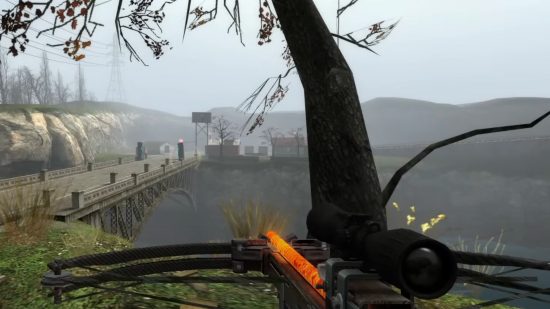 Half-Life 2'nin Highway 17 bölümündeki ekran görüntüsü, tatar yayı ile donatılmış oyuncu Combine'ın işgal ettiği istasyona bakıyor