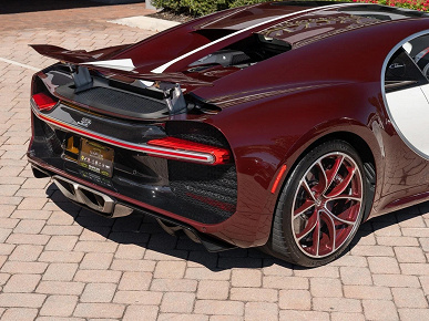 8 litrelik W16 motora sahip, 1.500 hp güç üreten Bugatti Chiron, Rusya'da satışa sunuldu.  ABD'den teslim edeceklerine söz veriyorlar