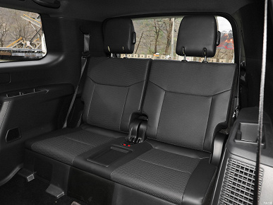 Altı koltuklu orta donanım konfigürasyonunda Land Cruiser Prado 250 nedir?  SUV'un özel bir versiyonunun canlı fotoğrafları