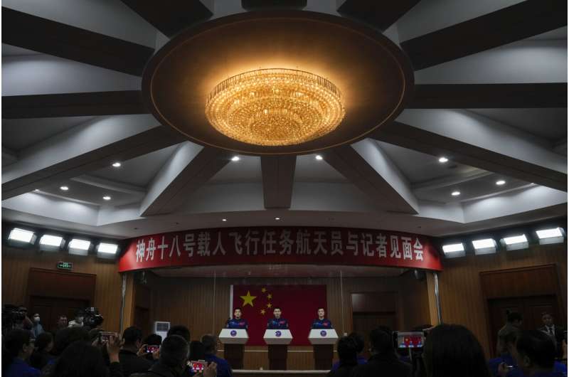 Çin, iddialı programının bir parçası olarak Tiangong uzay istasyonuna üç astronot gönderecek