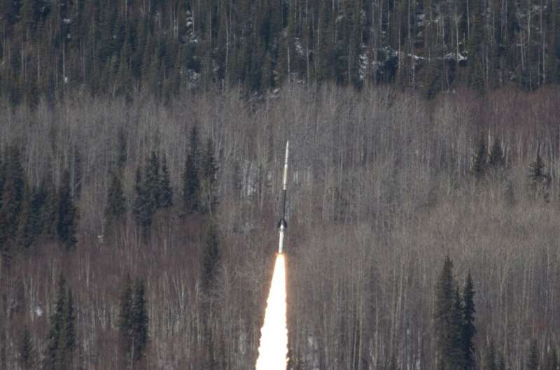Güneş patlaması sırasında Alaska’dan iki NASA sondaj roketi fırlatıldı
