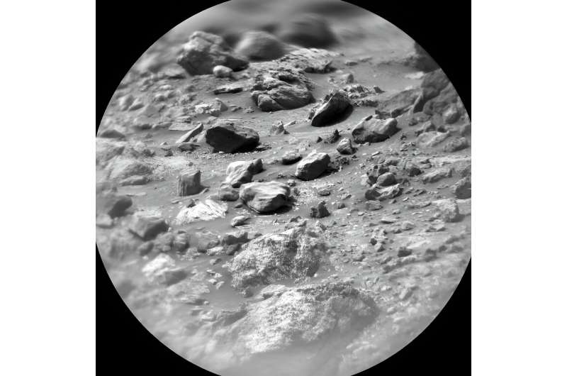 Mars gezgini üst Gediz Vallis sırtı boyunca ilerlemeye devam ediyor
