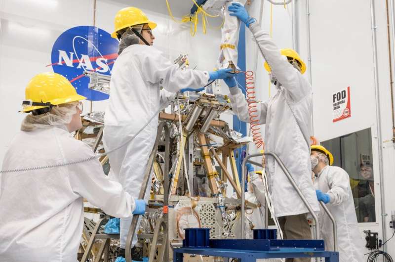 NASA’nın VIPER ay gezgini başını ve boynunu alıyor