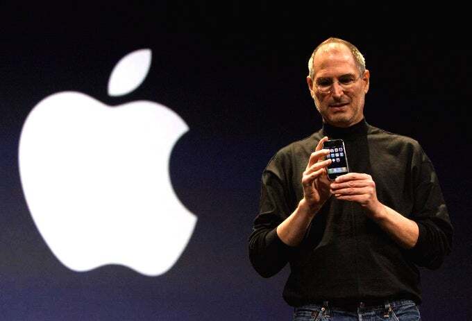 Steve Jobs 2007'de ilk iPhone'u tanıtıyor - Nisan Şakasına Hayır: Apple bugün 48 yaşına giriyor!