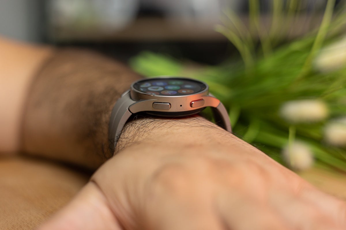 Bunu bilmek için henüz çok erken ancak Galaxy Watch Ultra, Galaxy Watch 5 Pro'ya (burada resimde görülen) benzeyebilir.  - Samsung, Galaxy Watch 7 serisine çığır açan yeni bir sağlık aracı ve bir Ultra modeli ekleyebilir