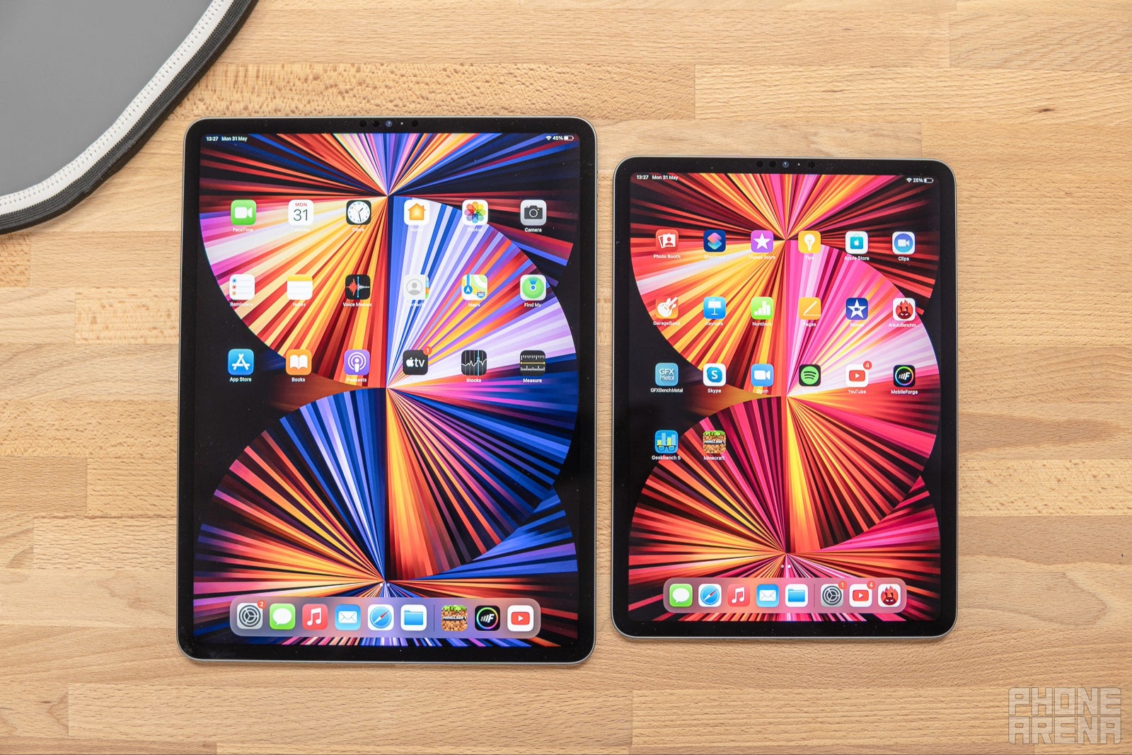 Mini LED'li 12,9 inç iPad Pro ve LCD'li 11 inç iPad Pro (Image Credit–PhoneArena) - Söylentilere göre 12,9 inç iPad Air için mini LED ekran yok: LCD'nin kalacağı söyleniyor