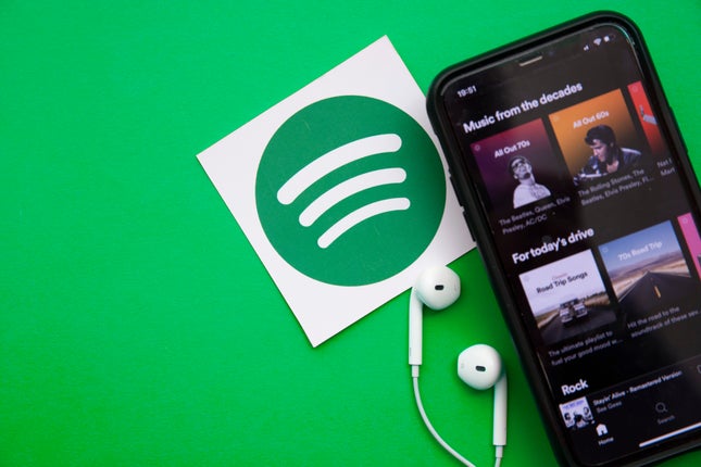 Spotify Fiyatları Yeniden Artırıyor başlıklı makale için resim.  Rapora Göre Suçlu Sesli Kitaplar