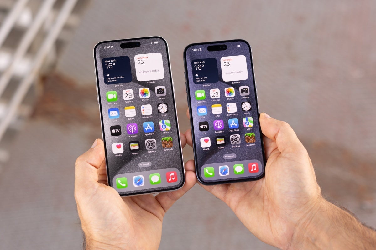 iPhone 16 Pro ve 16 Pro Max, 15 Pro ve 15 Pro Max'ten (burada resimde görülen) çok daha büyük ekranlarla gelebilir.  - Yeni iPhone 16 Pro söylentileri, 2 TB depolama alanı, büyük pil ve daha fazlasıyla heyecan verici bir tablo çiziyor