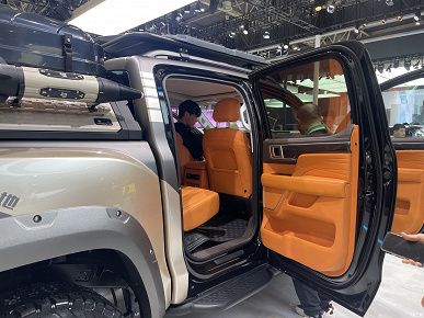 “Vahşi” kamyonet Foton Mars 9 Travel Edition tanıtıldı: 8 vitesli otomatik şanzımana ve turuncu iç mekana sahip dizel hibrit