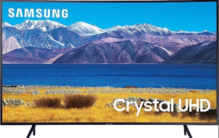 Samsung TV'de göl ve dağ manzarası gösteriliyor.