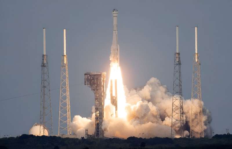 Starliner kapsülünü taşıyan bir Atlas V roketi, Mayıs 2022'de Florida'daki Cape Canaveral'dan havalanıyor