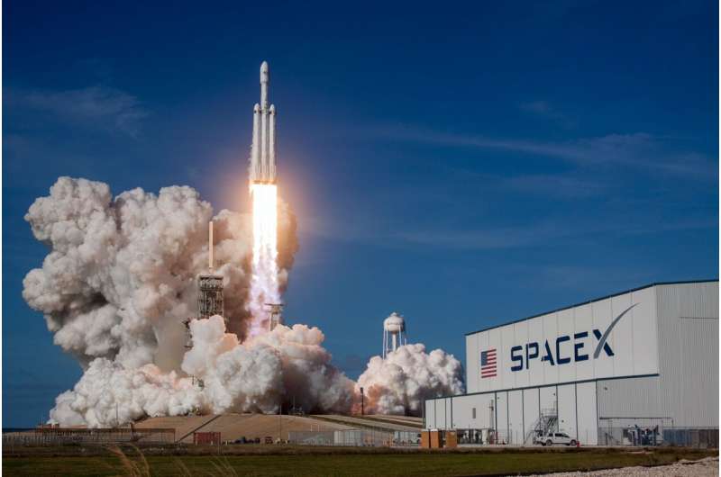 Milyarderin uzay yürüyüşü içeren 2. SpaceX gezisi yaz başında fırlatmayı hedefliyor