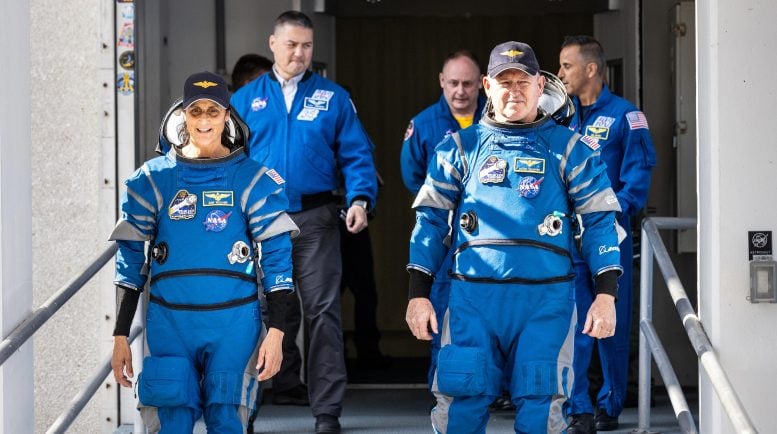 NASA Astronotları, Boeing’in Starliner Gemisinde Tarihi Gece Fırlatmasına Hazırlanıyor