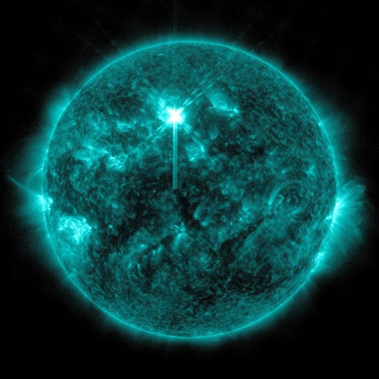 NASA’nın Güneş Dinamikleri Gözlemevi Tarafından Yakalanan Yoğun Güneş Patlaması