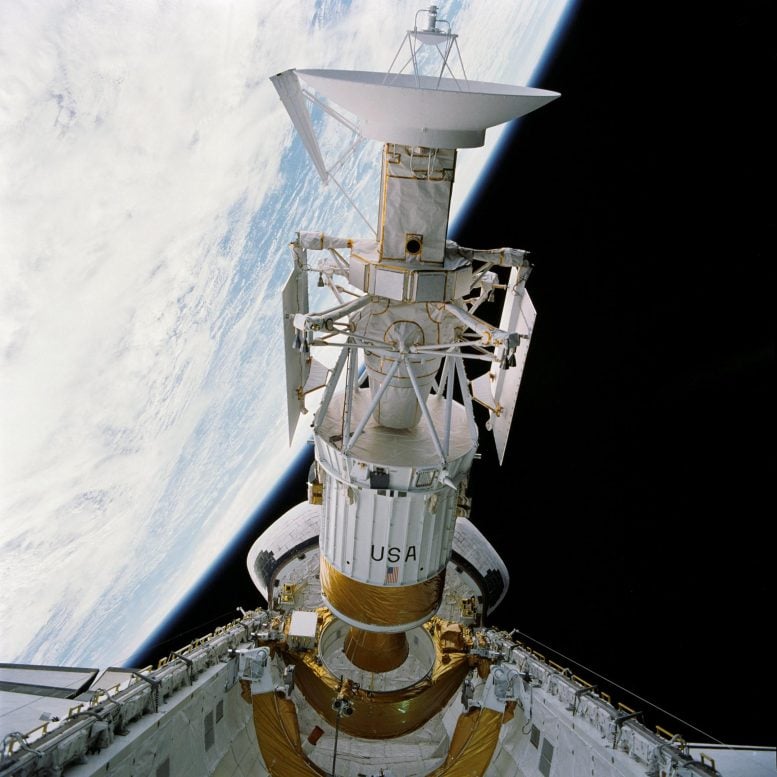 Uzay Mekiği Atlantis, Magellan Uzay Aracını Serbest Bıraktı