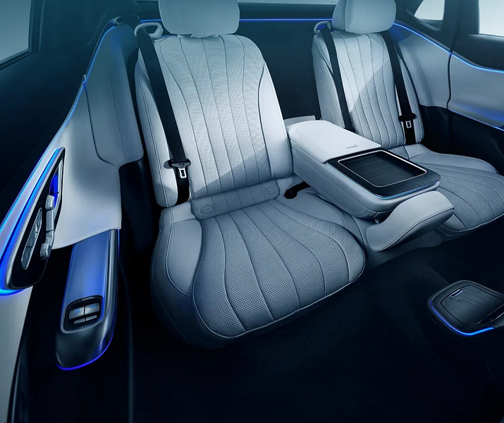 Ultra konforlu Mercedes-Benz E 350e L sunulmaktadır: 312 bg, 5,1 metre uzunluk ve 1,23 l/100 km tüketim
