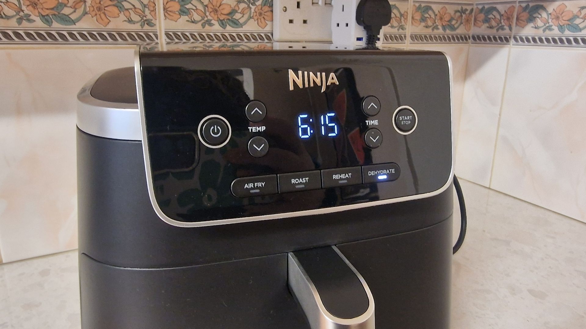 Ninja Air Fritöz Pro 4'ü 1 arada kontrol paneli