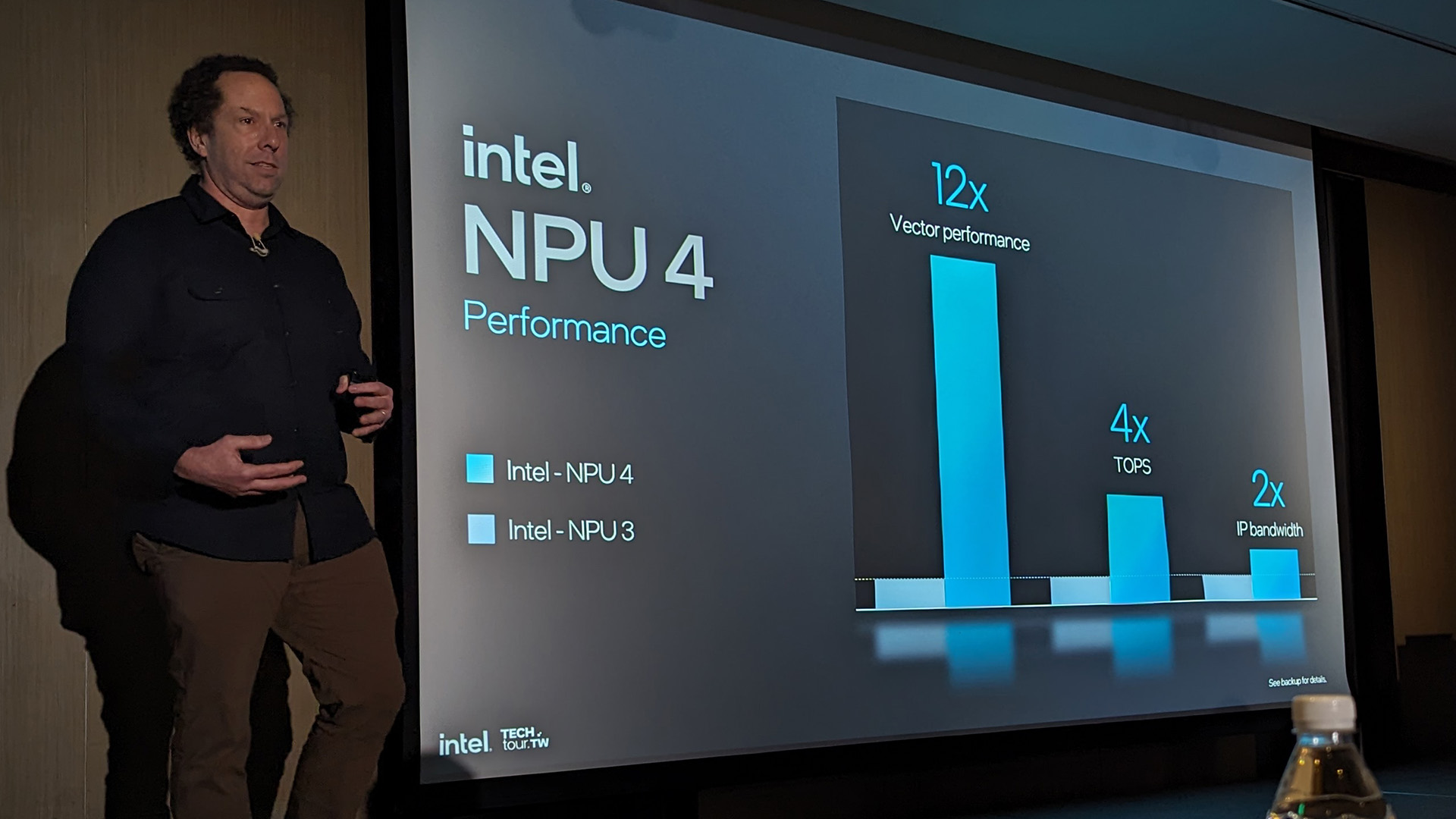 Darren Crews Intel sahnesinde Lunar Lake NPU 4 hakkında konuşuyor
