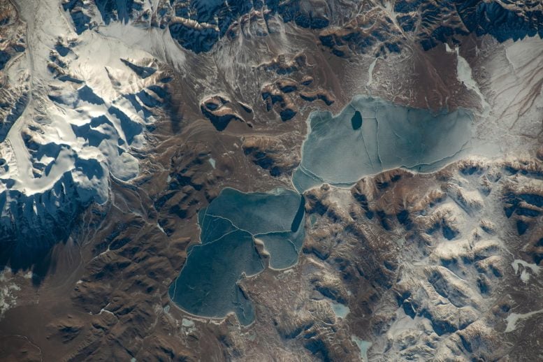 Uzaydan Tibet Gölleri İkilisi