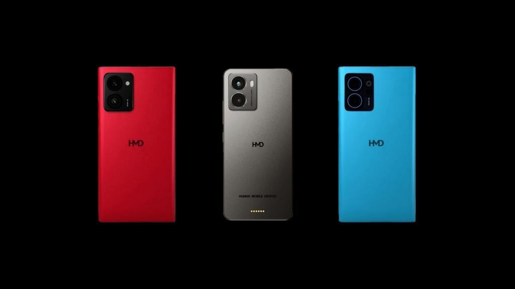 İddia edilen HMD “Fusion” prototipi, yanındaki modellerin çıplak versiyonu gibi görünüyor.  Twitter'da sızdırılan prototip telefonun MagSafe benzeri özelliklere sahip olduğu görülüyor.  - Geri gelmek!  2024 “Nokia Lumia” modern bir tasarıma ve Android'e sahip ama HMD 10 yıl mı gecikti?