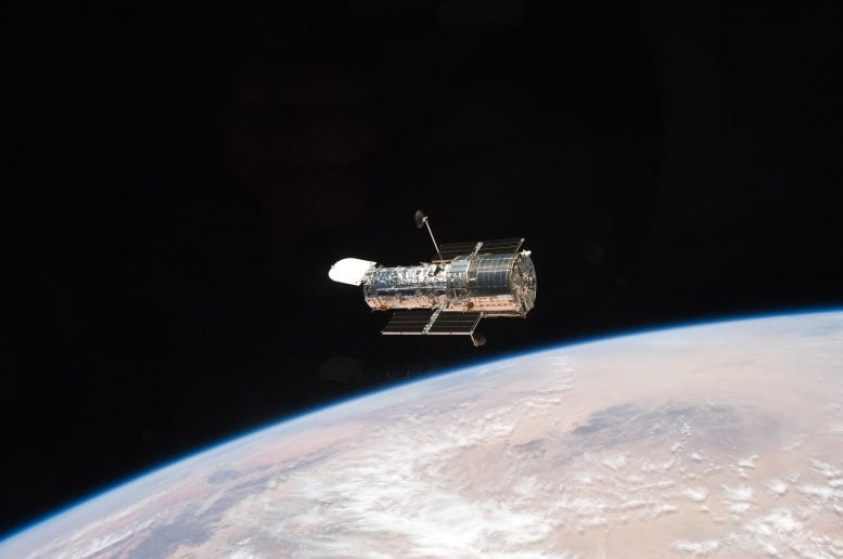 Hubble Uzay Teleskobu Uzay Mekiği Atlantis'ten Serbest Bırakıldıktan Sonra