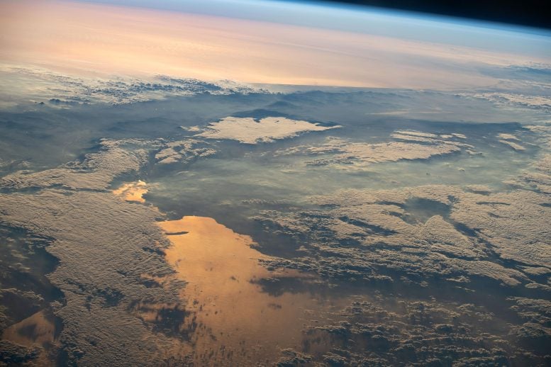 Güneş Uzaydan Karayip Denizi'ni Yansıtıyor