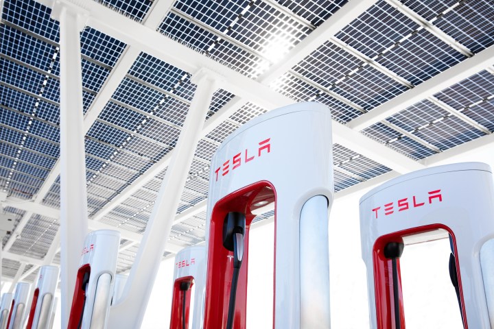 Tesla Süper Şarj Cihazı