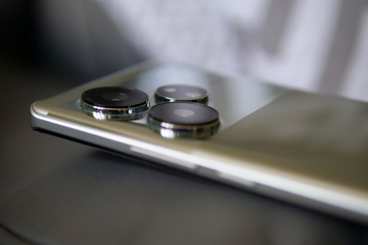 Realme GT 6'nın kamera modülü.