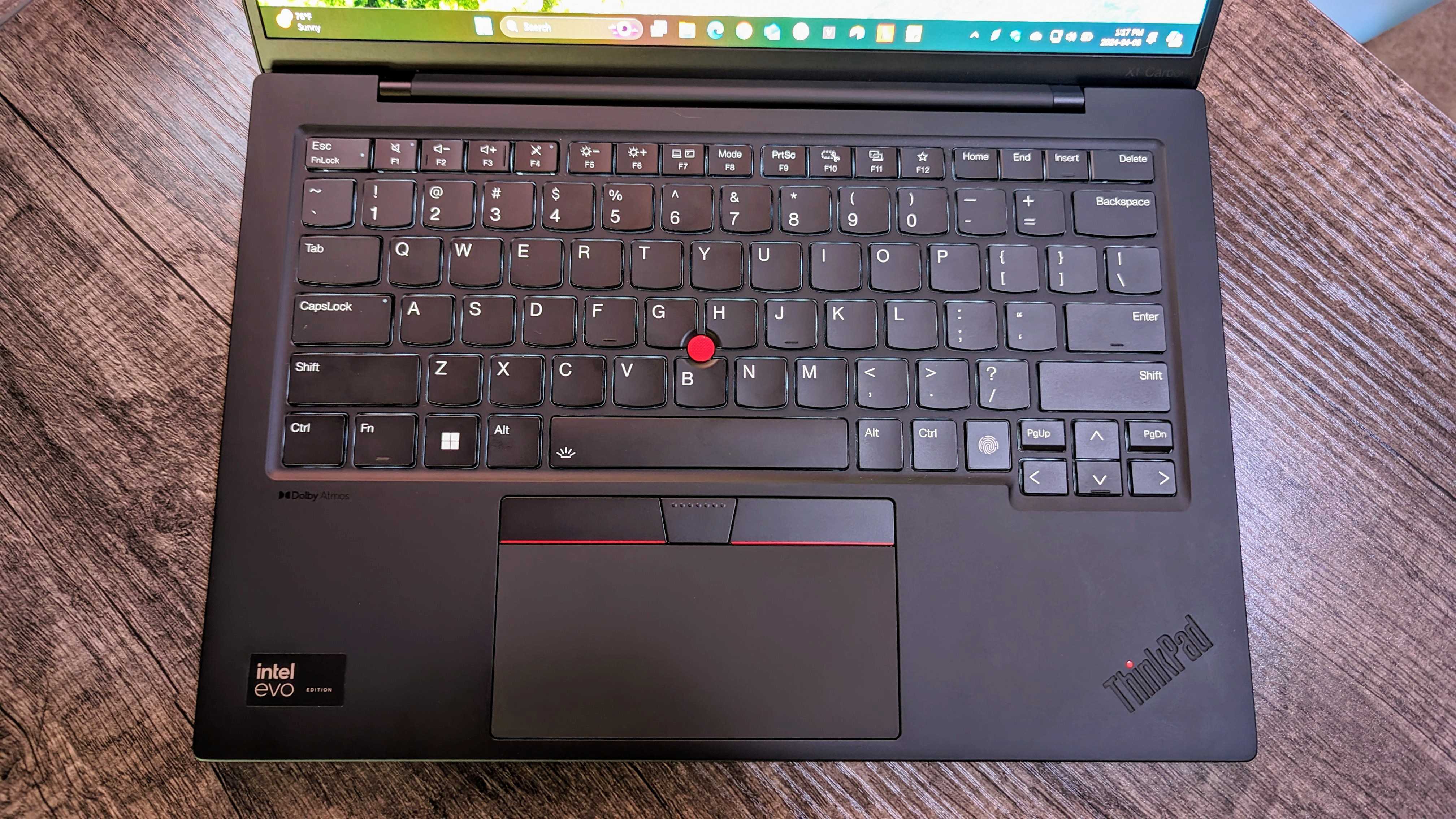 Lenovo ThinkPad X1 Carbon'un (Gen 12) görüntüsü.