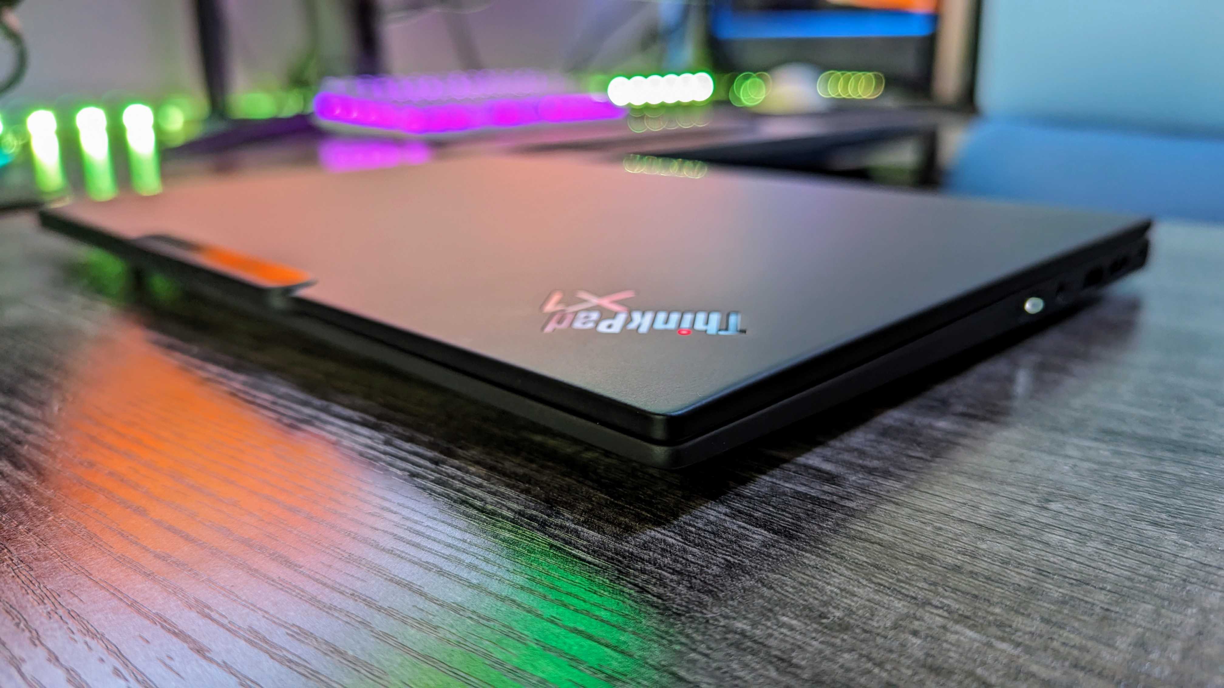 Lenovo ThinkPad X1 Carbon (Gen 12)'nin görüntüsü.