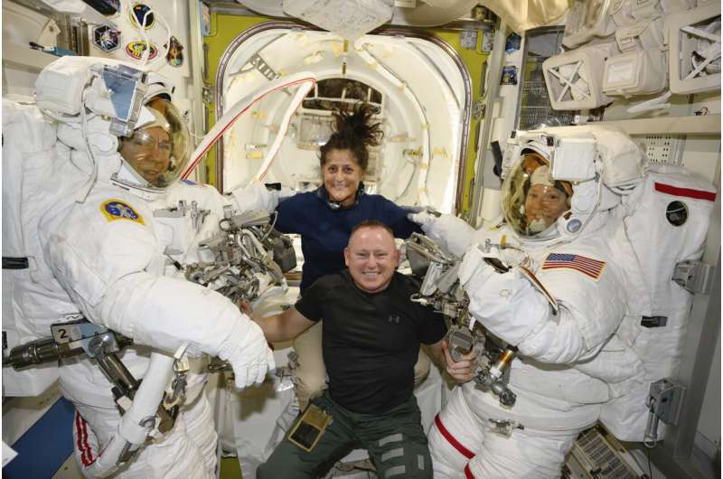NASA astronotları, Boeing kapsülünde daha fazla sorun giderme için uzay istasyonunda daha uzun süre kalacak