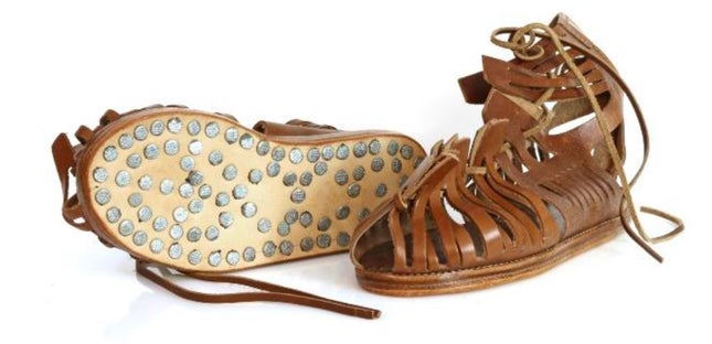 Yaklaşık 2.000 yıl önce Roma askeri ayakkabılarının nasıl göründüğüne dair bir yeniden canlandırma