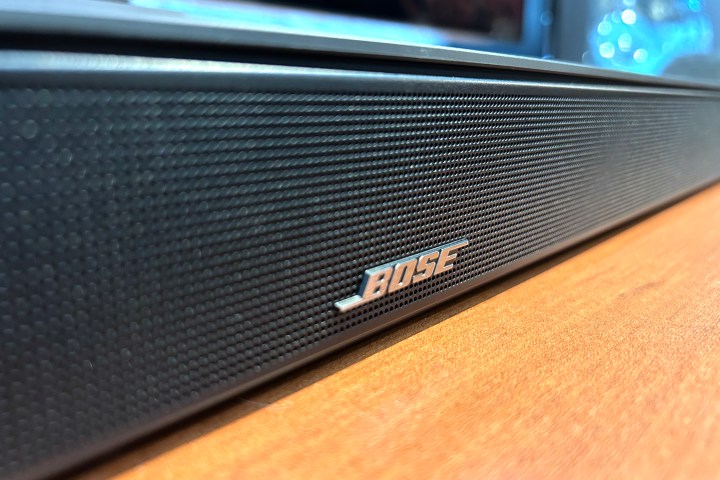 Bose Smart Soundbar 600'ün yakın çekimi.