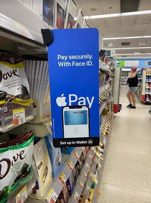 Yetkisiz ödeme olmadığından emin olmak için Apple Pay'e bağladığınız banka kartlarının ekstrelerini kontrol edin.|Resim kredisi-PhoneArena - Apple Pay kullanıcılarının, yetkisiz ödemeleri bulmak için hesap özetlerini incelemeleri gerekir