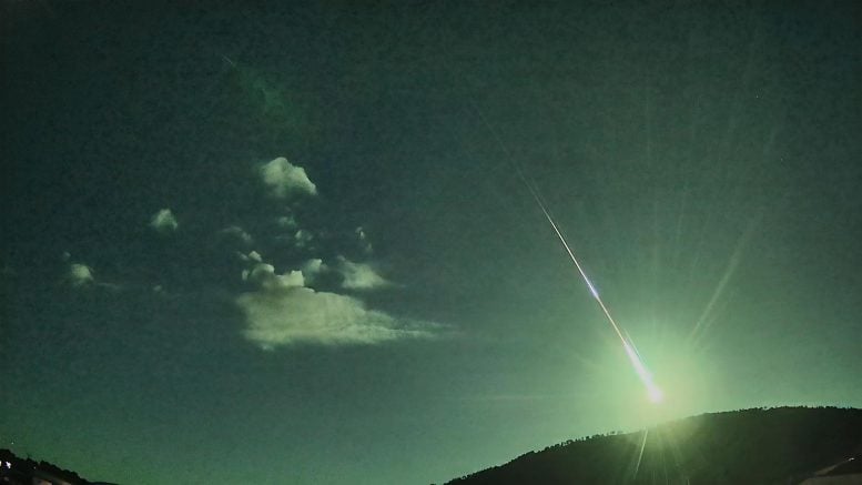 ESA’nın İspanya’nın Cáceres şehrindeki Ateş Topu Kamerasıyla Yakalanan Muhteşem Meteor [Video]