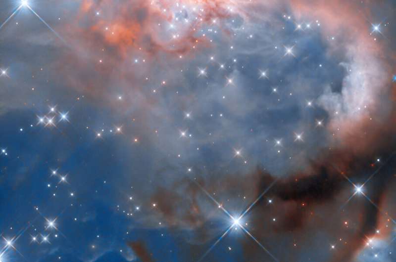 Hubble, bir bulutsuyu dönüştüren bebek yıldızları yakaladı