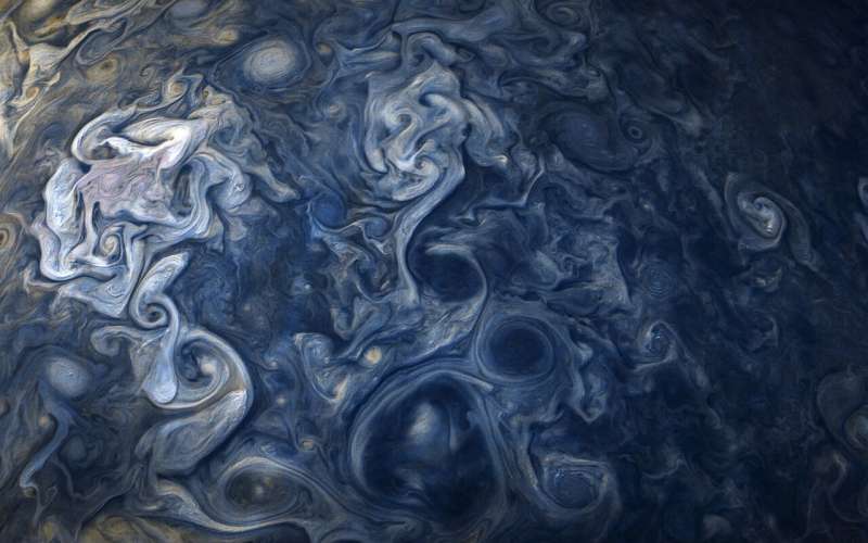 Jüpiter’deki siklonların NASA uydu görüntüleri, fırtınaların Dünya’dakine benzer süreçlerle beslendiğini ortaya koyuyor