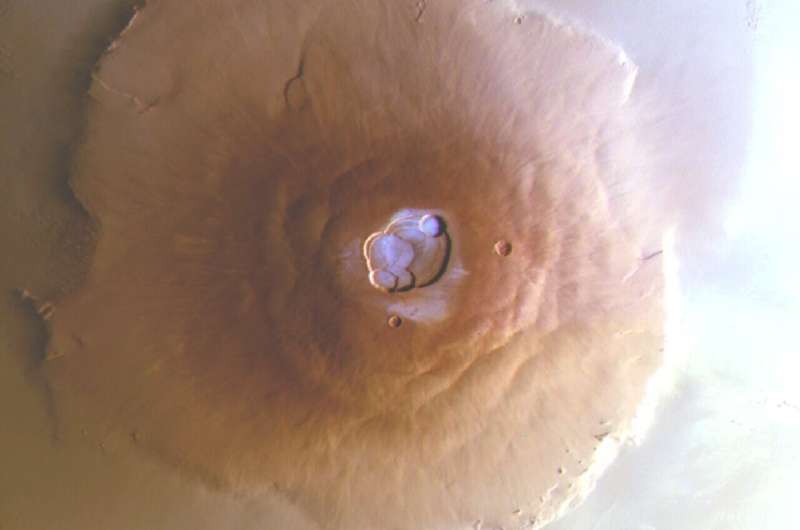 Mars’taki güneş sisteminin en yüksek yanardağlarında ilk kez don tespit edildi