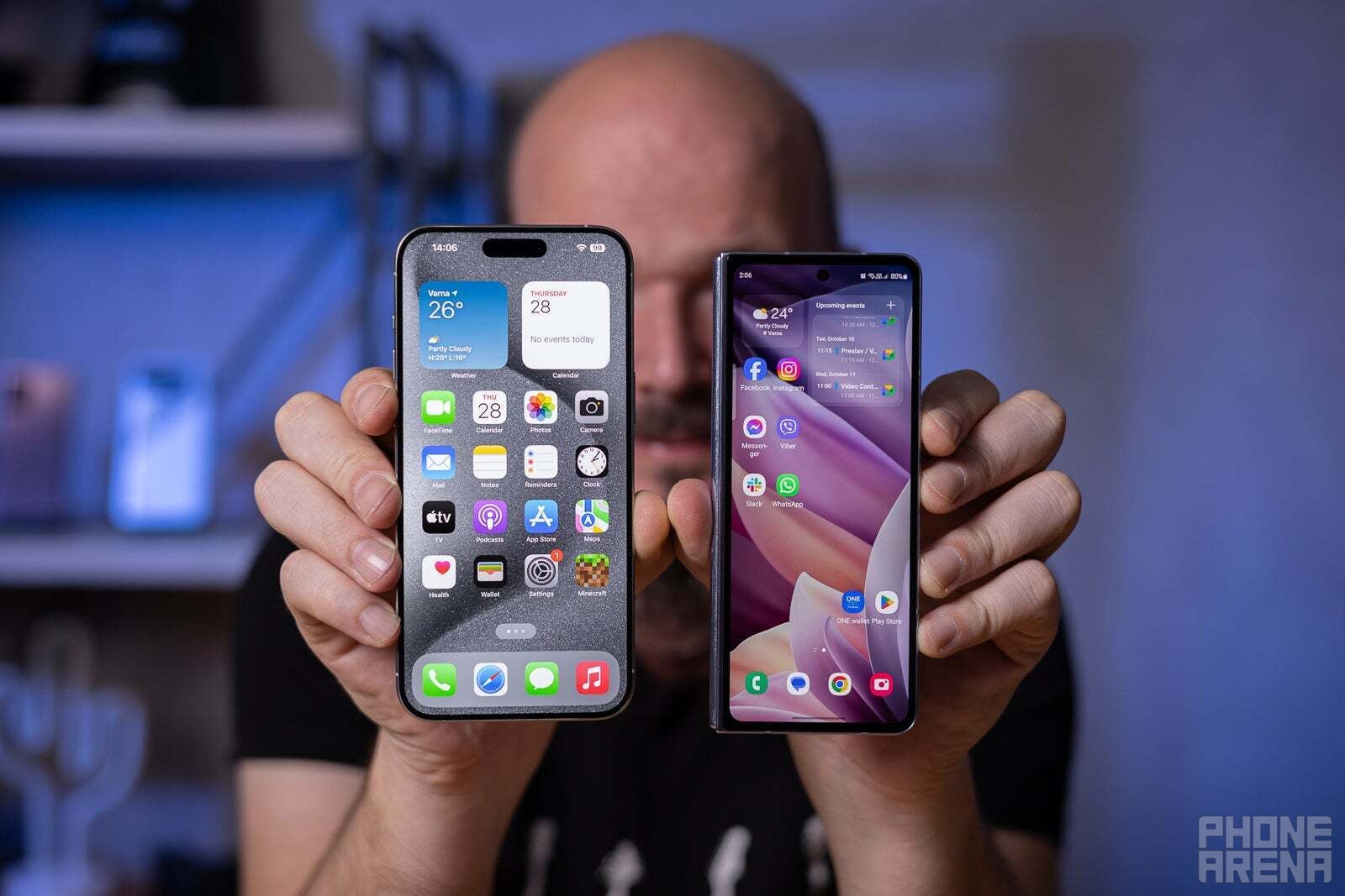 iPhone 15 Pro Max (solda) ve Galaxy Z Fold 5 (sağda) |  Resim kredisi - PhoneArena - Samsung'un 2024'te hala inatçı olduğu 3 şey (Galaxy Z Fold 6 dahil)