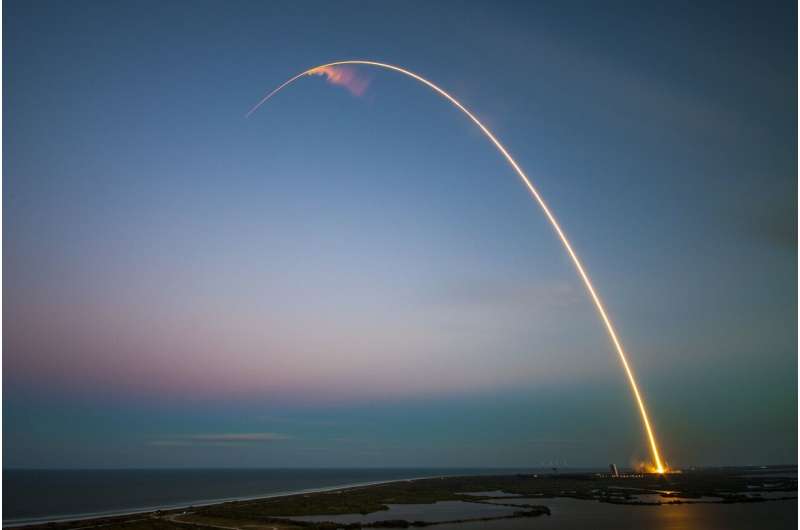 SpaceX, Cape Canaveral’dan gelen rekor güçlendiriciyle sabah fırlatmasını gerçekleştirdi