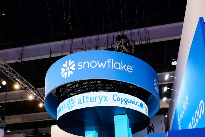 Barselona'daki bir konferansta Snowflake'in şirket logosu