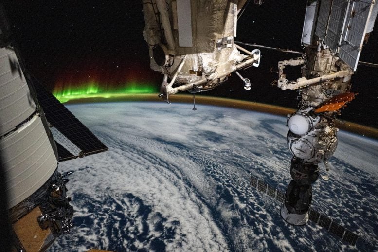 Uzay İstasyonu Yörünge Takviyesi İçin Hızlanırken Uzay Yürüyüşleri Yeniden Planlandı